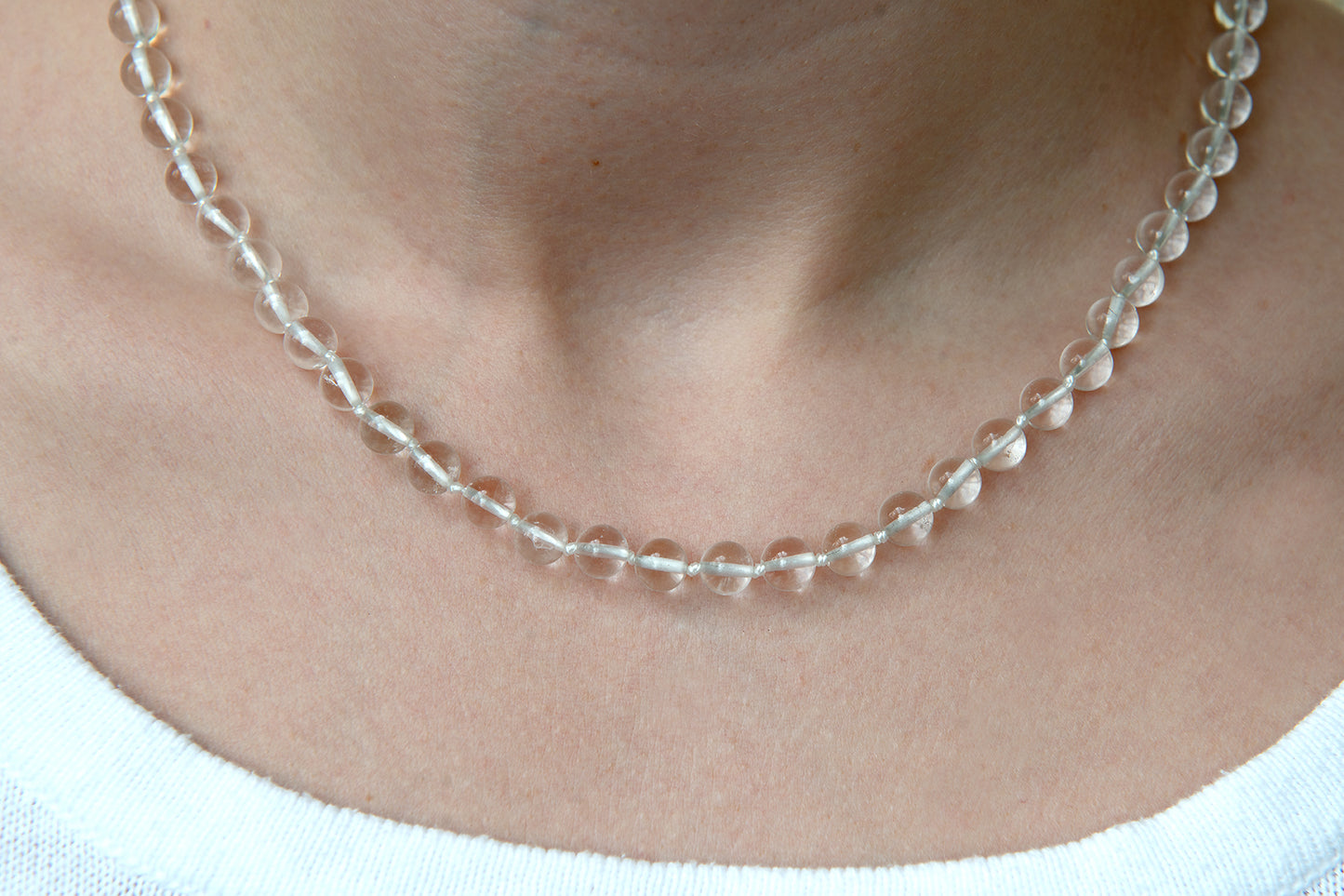 Rock crystal necklace – hand-knotted with love